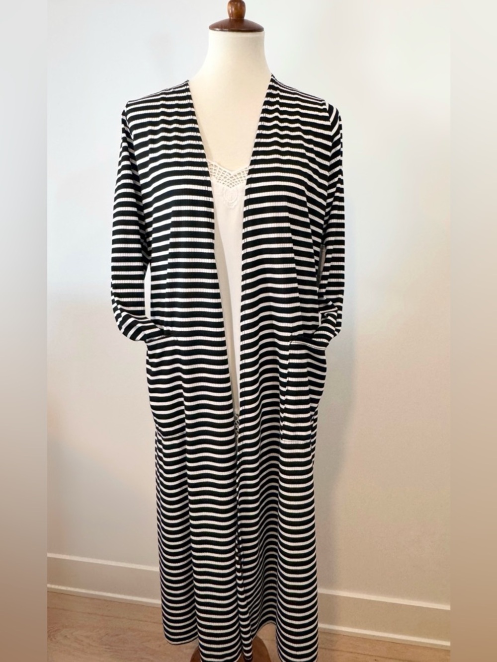 LuLaRoe Black & White Striped Sarah Cardigan Ladies M (10/12) NEW!